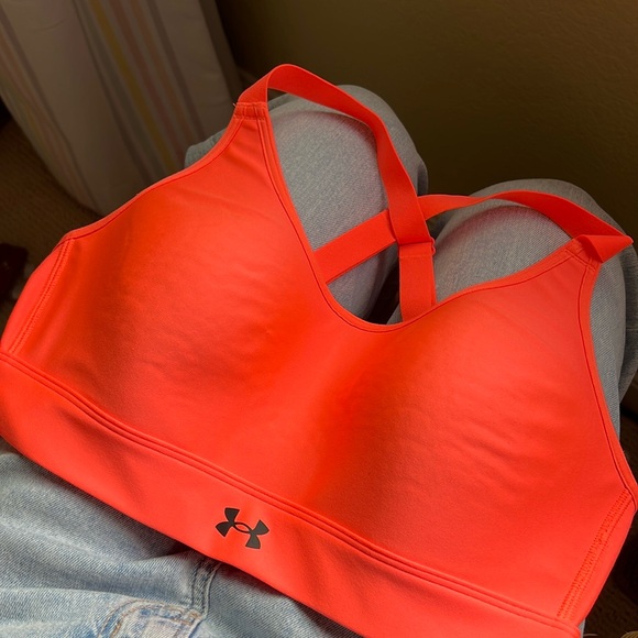 Medium Sports Bra From UnderArmour - Picture 1 of 2